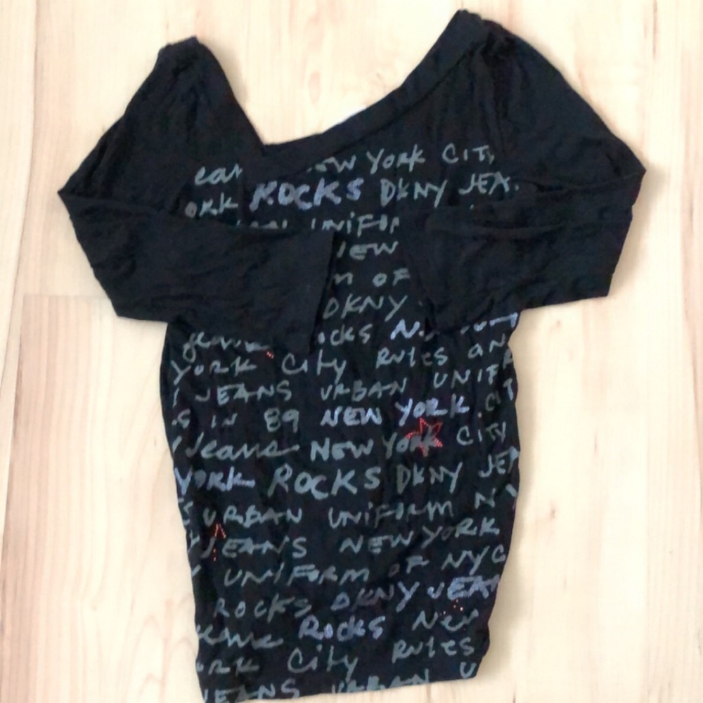 dkny jeans asymmetrical long-sleeve print tee